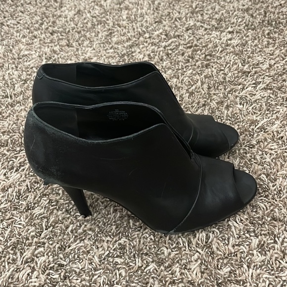 Nine West Women’s 9 Peep Toe Heel - Picture 4 of 4